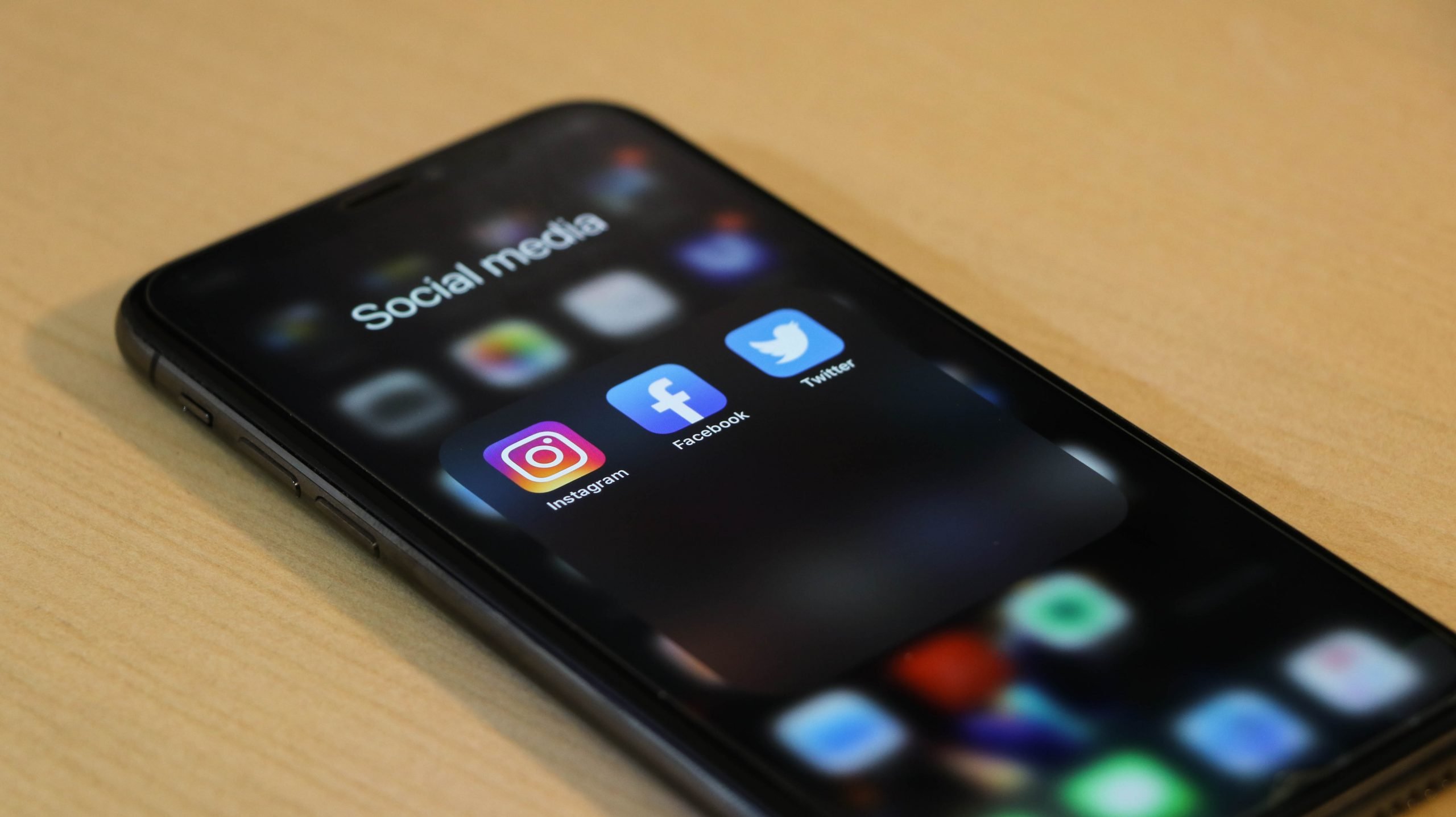 social media apps on mobile