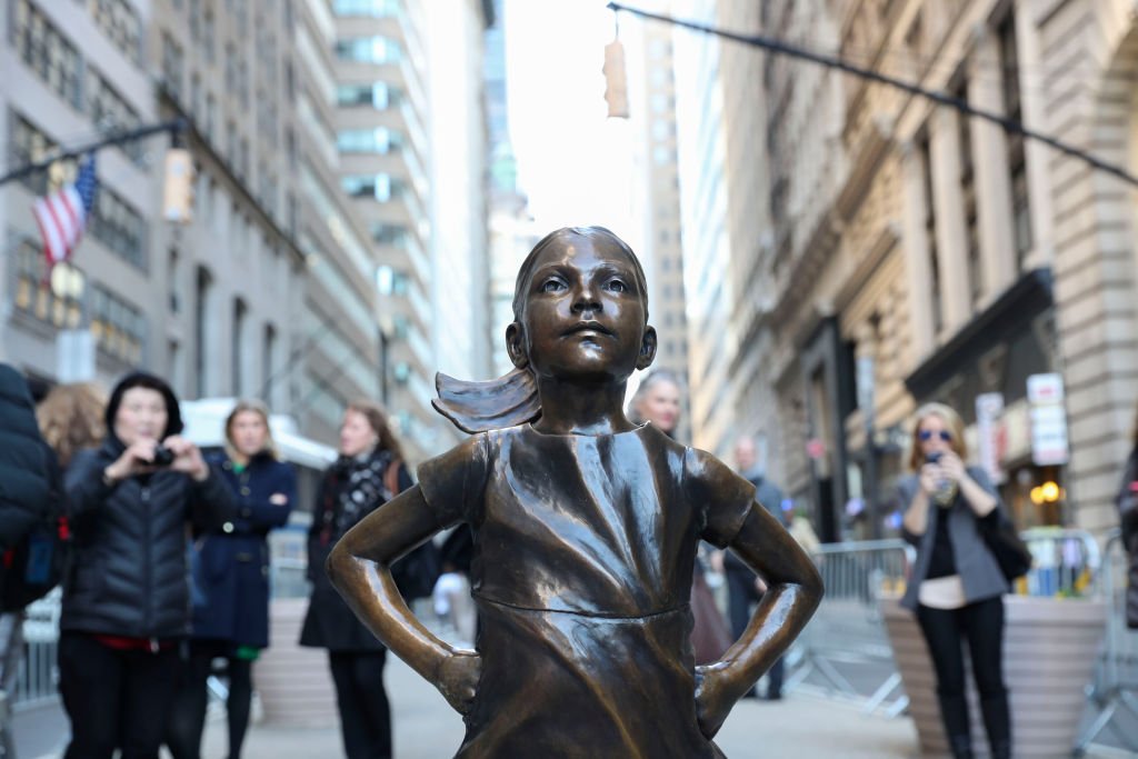 Picture depicing 'Fearless Girl' statue