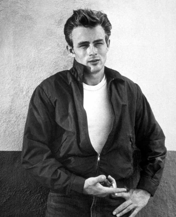 black and white image of James Dean in 1955 on the set of Rebel ( Rebel without a cause ) of Nicholas Ray